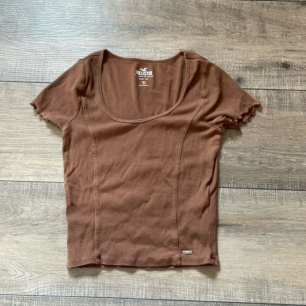S Hollister Cropped Short-Sleeved Brown Seamed Top